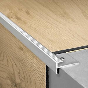 Trappeforkant - 2000 x 30 x 15 mm.