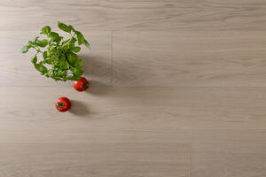 Bjelin hærdet eg, VISTORP bred planke, hvid matlak 