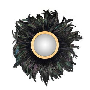 Madlen Spejl  med Feathers