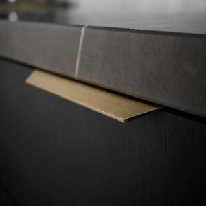 Blaze 2 børstet Messing greb 200 mm.