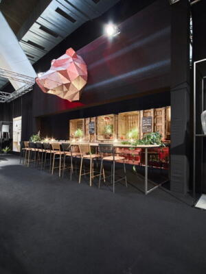 Sort Messetæppe med riller og skumbagside - KAMPAGNE - REST 380X200 CM