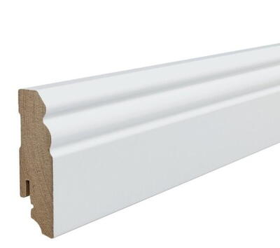 Hvidt fodpanel - Gammeltysk profil, 18 x 70 mm. 