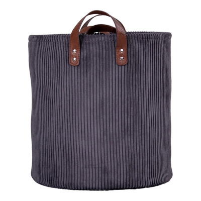 Augusta Kurve i grå fløjl