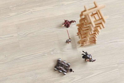 Pergo Classic Plank Vinyl - Light Grey Chalet Pine 