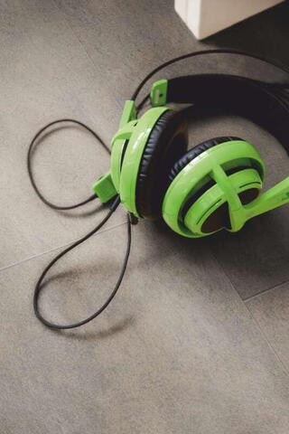 Pergo Classic Plank Vinyl - Oxidized Metal Concrete 