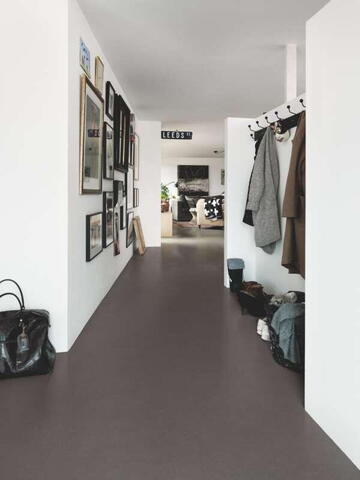 Pergo Classic Plank Vinyl - Black Modern Mineral  