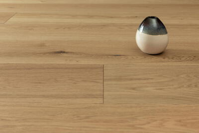 Bjelin hærdet eg, KVARNBY bred planke, naturel matlak 