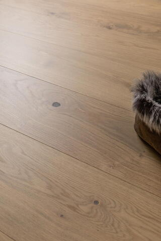 Bjelin hærdet eg, MOSSBY bred planke, lys matlak