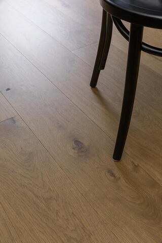 Bjelin hærdet eg, GANTOFTA bred planke, brun matlak