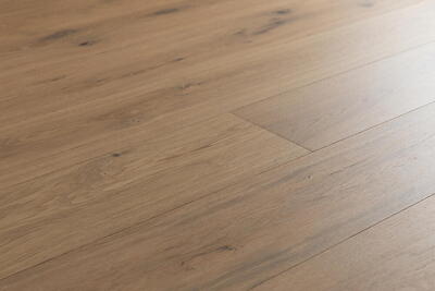 Bjelin hærdet eg, NILSTORP bred planke, lys matlak 