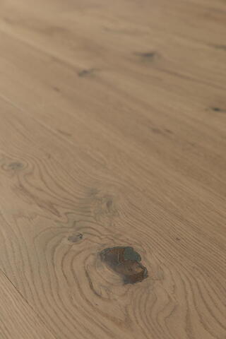 Bjelin hærdet eg, NILSTORP bred planke, lys matlak 