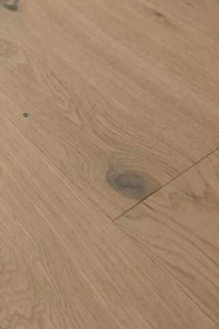 Bjelin hærdet eg, NILSTORP bred planke, lys matlak 