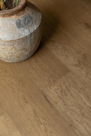 Bjelin hærdet eg, LERHAMN bred planke, mørkebrun hårdvoks-olie 