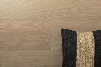 Bjelin hærdet eg, HOFTERUP bred planke, grå hårdvoks-olie 