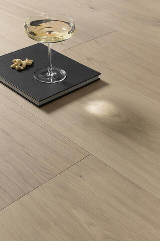 Bjelin hærdet eg, LOARP bred planke, grå hårdvoks-olie 