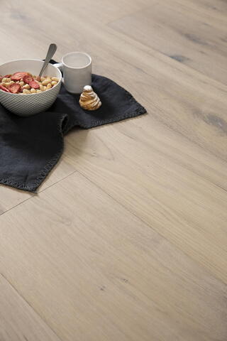 Bjelin hærdet eg, ELESTORP bred planke, hvid hårdvoks-olie 