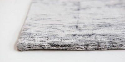 Metro black white 8926