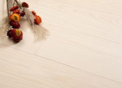 Bjelin hærdet ask, ESARP bred planke, lys matlak 